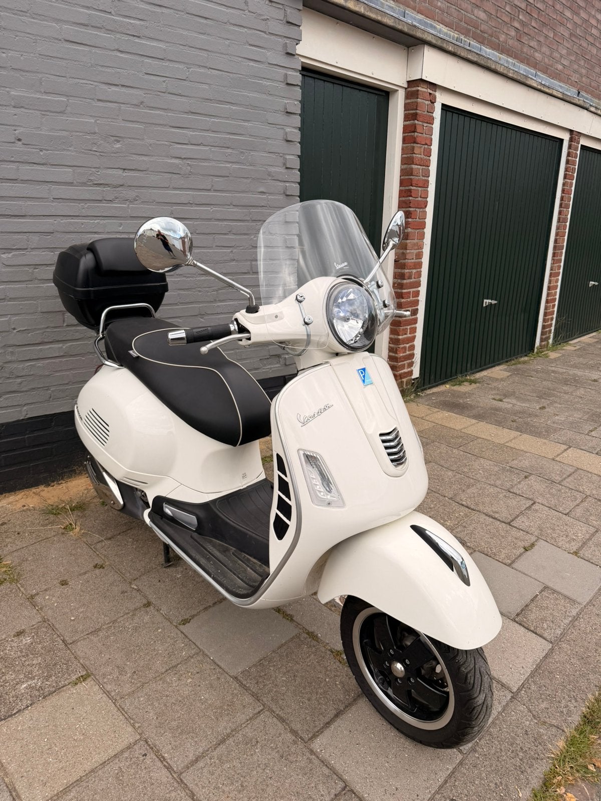 Piaggio Vespa GTS 300 Super 2016 motorscooter zeer netjes, 300 cc, Particulier, Minimaal motorrijbewijs A2, Automaat