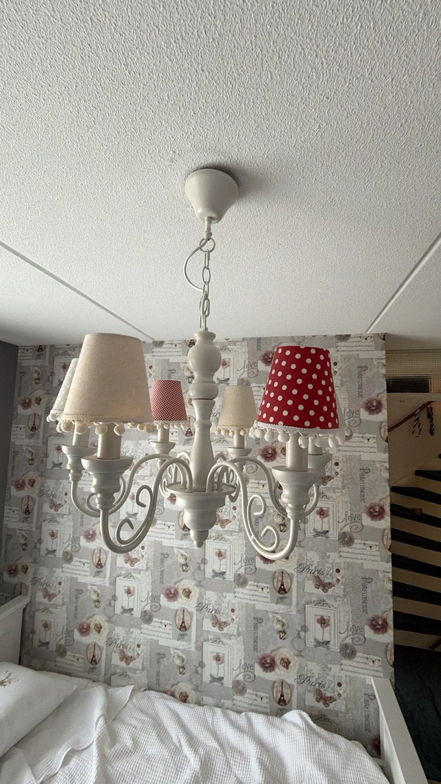 Witte kroonluchter met stoffen kapjes, Ophalen, Gebruikt, Metaal, E14 (klein)