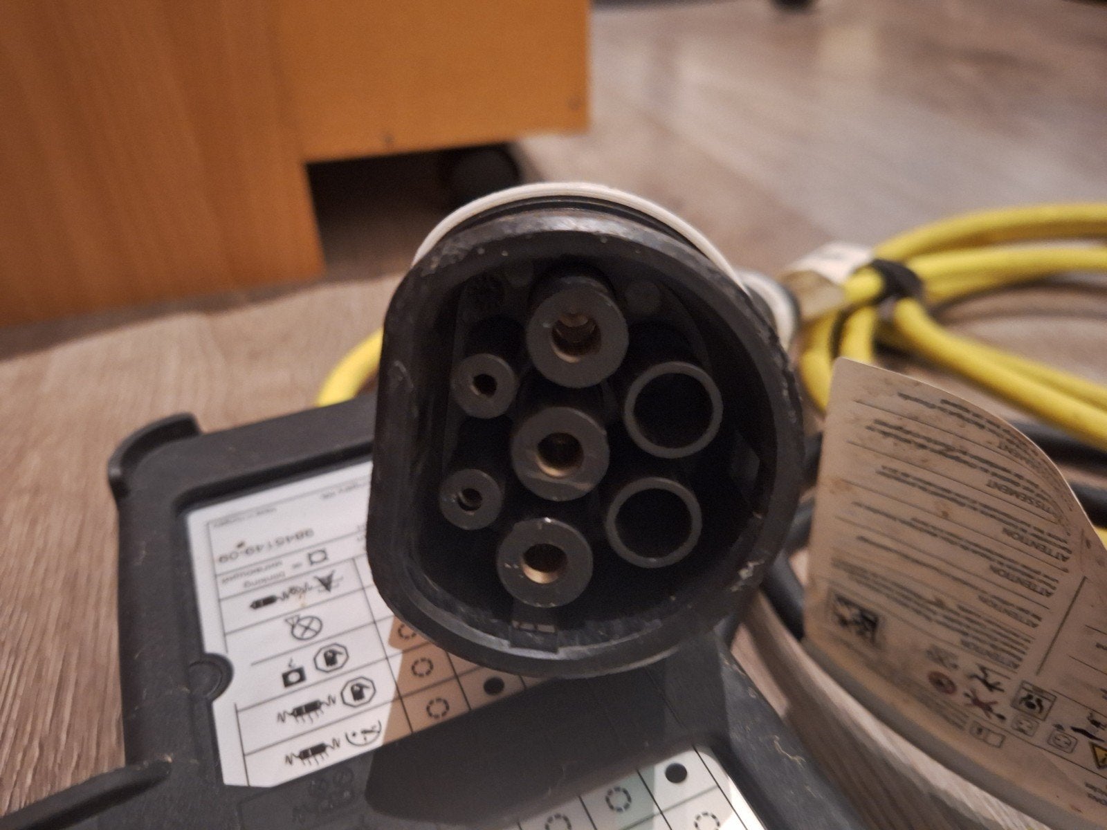 Aptiv draagbare EV-lader 2.4 kW - Zo goed als nieuw, Ophalen of Verzenden, Zo goed als nieuw, Laadkabel