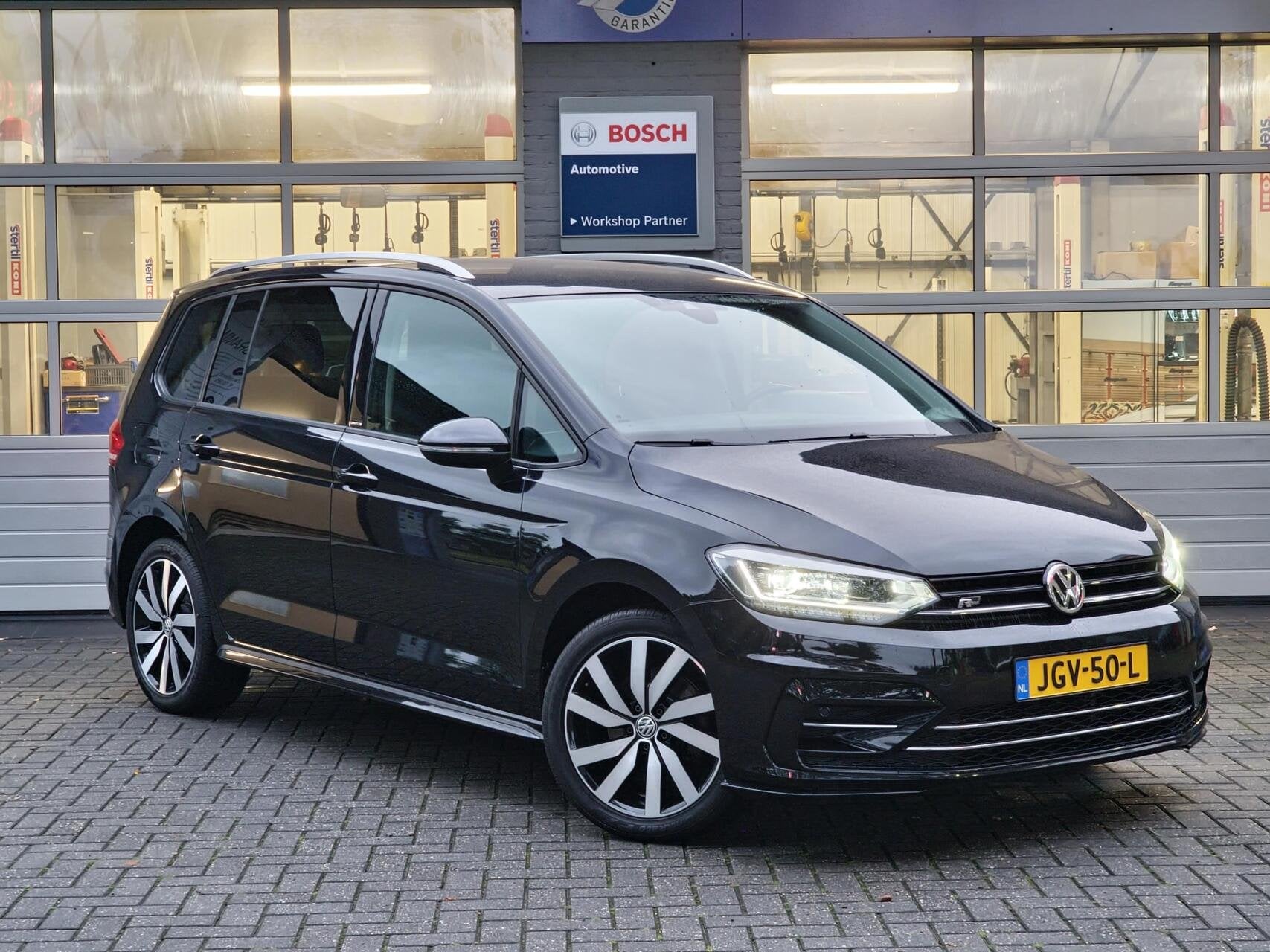 Volkswagen Touran 1.5 TSI DSG United R-line 7p|LED Matrix|7-, Auto's, 15 km/l, Euro 6, 4 cilinders, 7 stoelen