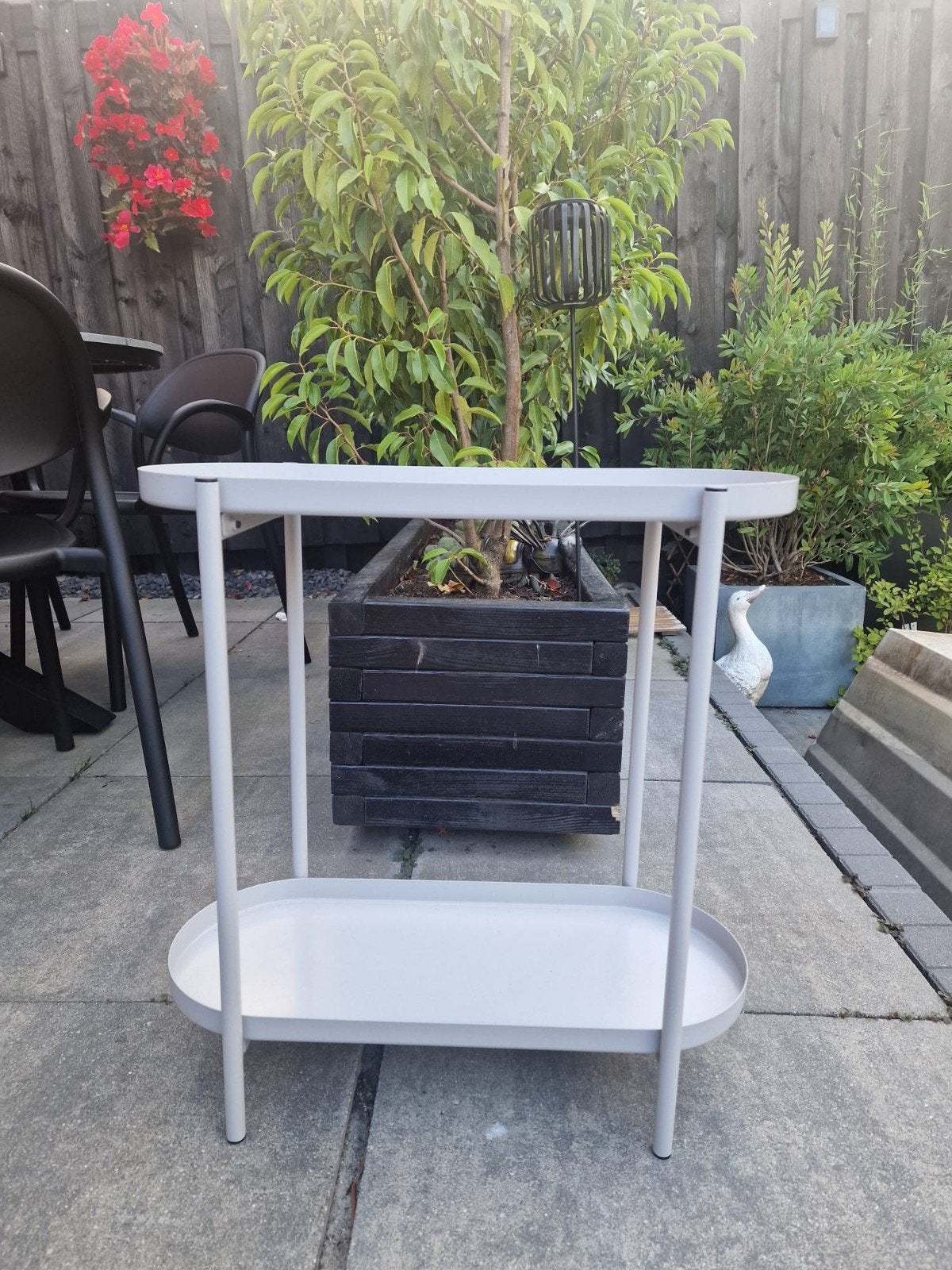 IKEA planten tafel, Gebruikt, Metaal of Aluminium, 55 tot 75 cm, Modern