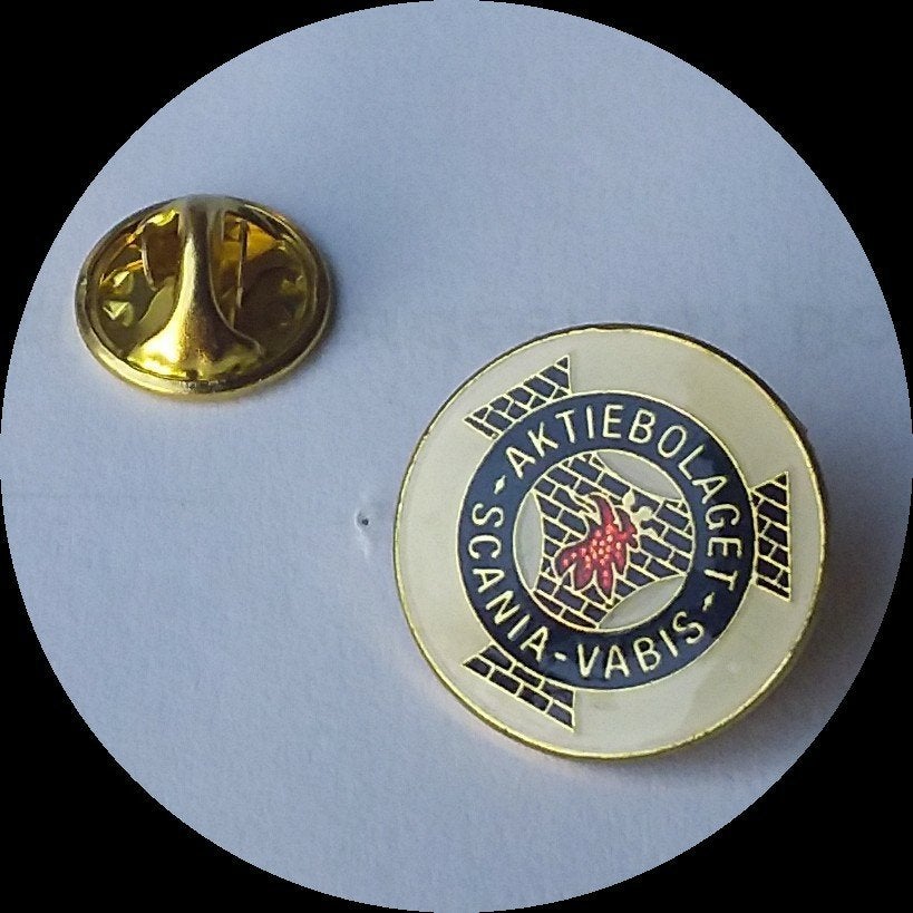 Zeldzame SCANIA VABIS  truck pin, Ophalen of Verzenden, Zo goed als nieuw, Transport, Speldje of Pin