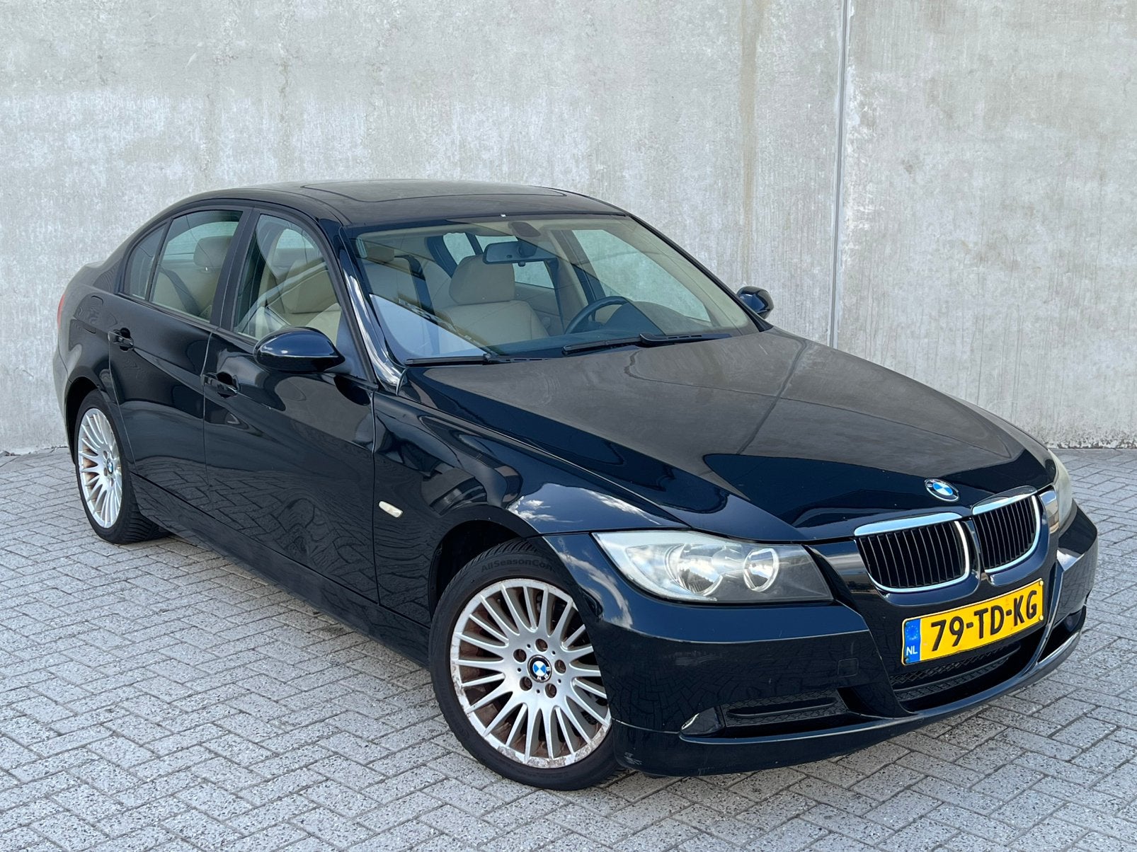 Zwarte BMW 3-Serie 318i E90 Sedan 129PK/SchuifDak/NieuweAPK!, Auto's, BMW, Achterwielaandrijving, Beige, 4 cilinders, Zwart