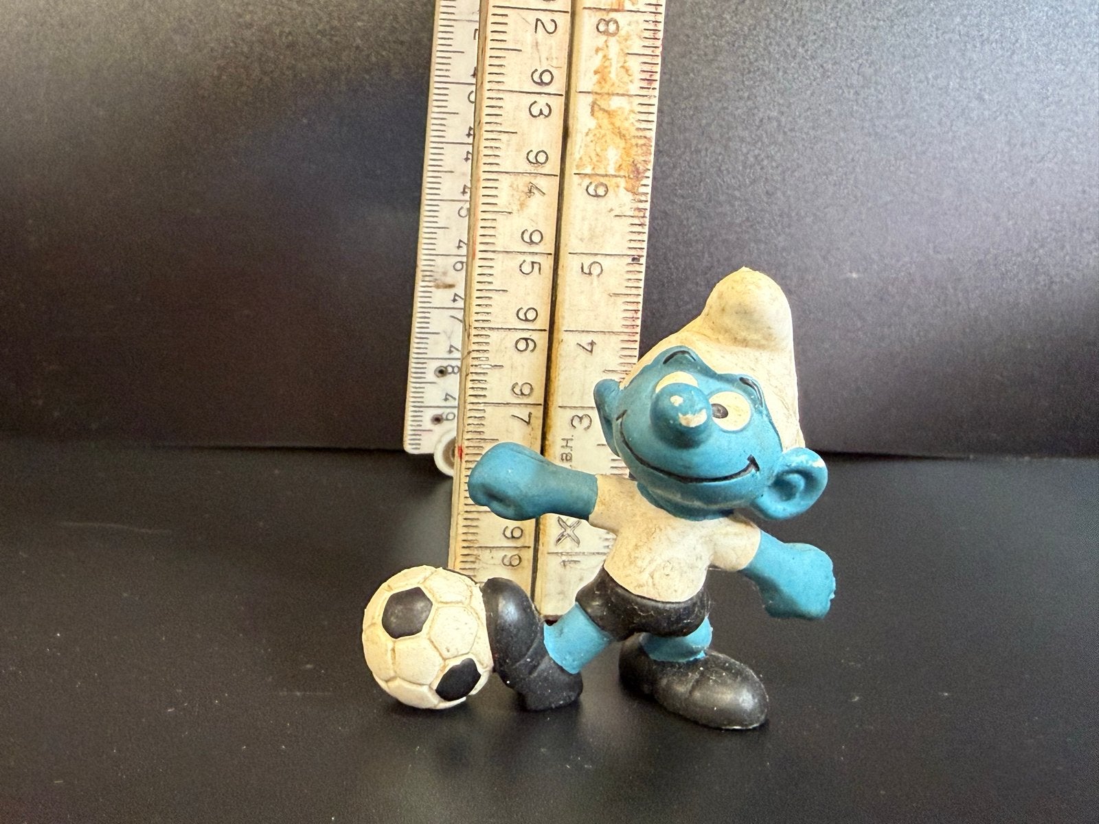 Vintage Smurfen beeldjes - Voetballer en Koning Smurf, Ophalen of Verzenden, Gebruikt