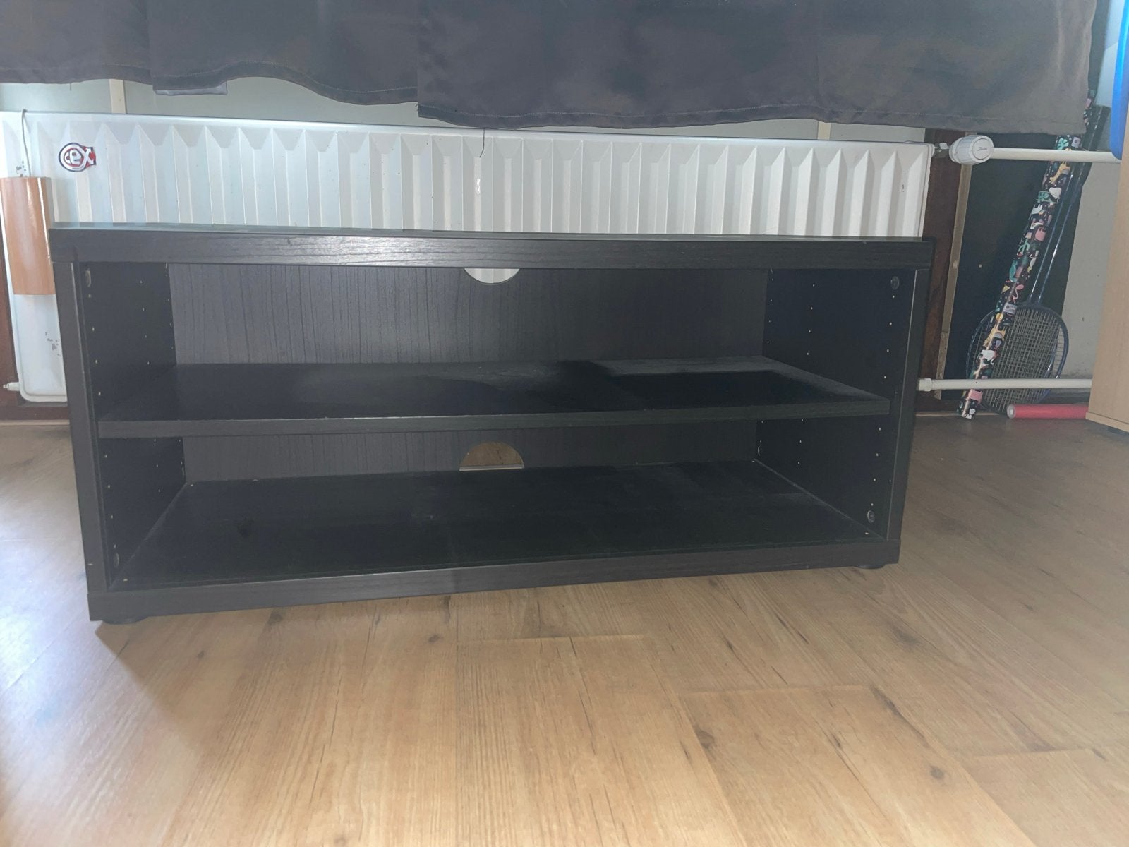 Zwarte TV-kast met twee planken, Ophalen, Minder dan 50 cm, Gebruikt, Minder dan 100 cm