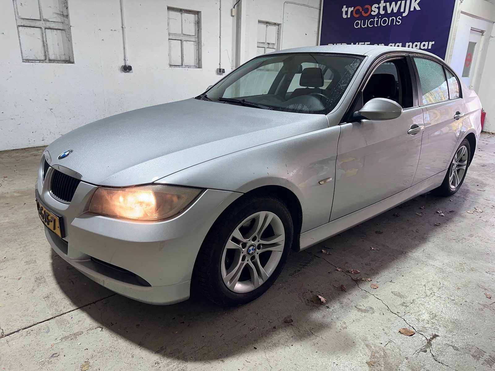 BMW - 3-serie - 318i Business Line - 02-GJF-7, Auto's, Achterwielaandrijving, Overige brandstoffen, Origineel Nederlands, Handgeschakeld