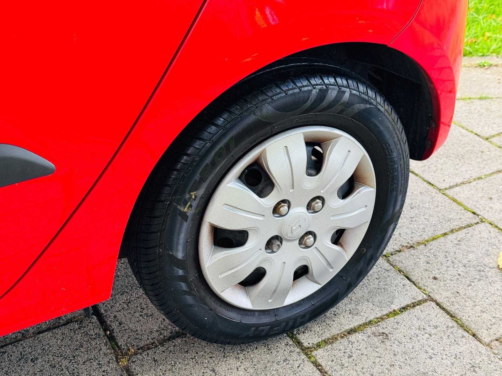 Foto 12 van Hyundai i10 1.1 I 5DR 2008 Rood