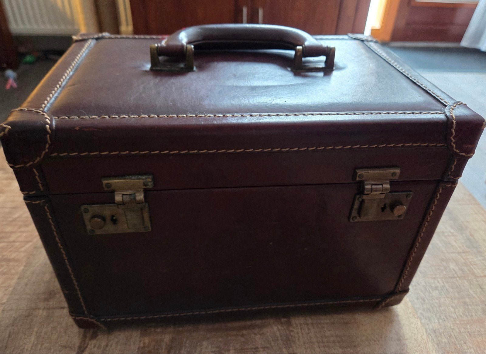 Vintage The Trend leren beautycase met spiegel & sleutels, Sieraden, Tassen en Uiterlijk, Beautycases, Ophalen, Gebruikt, Bruin