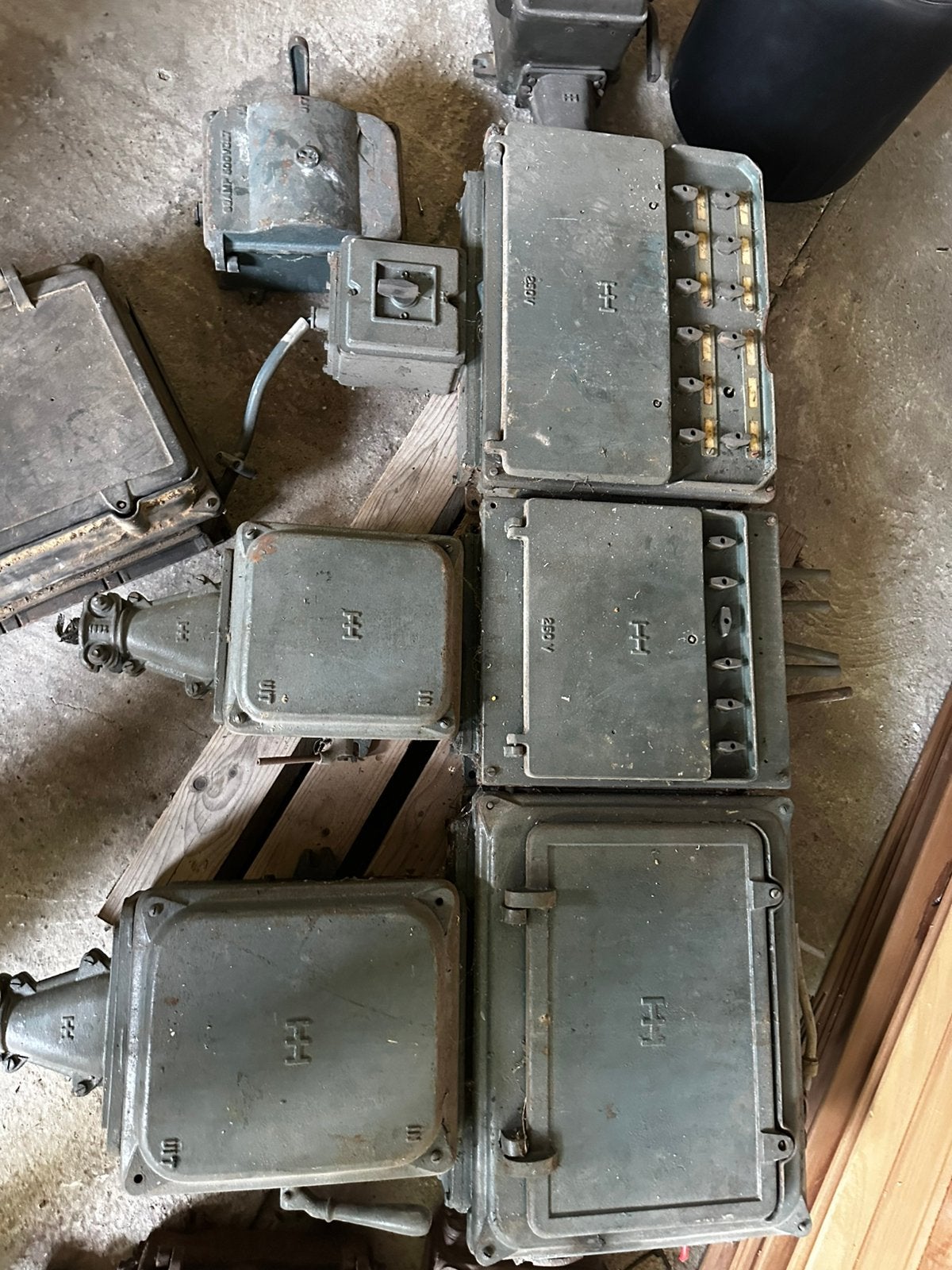 Vintage industriële gietijzeren schakelkasten,zekeringkasten, Antiek en Kunst, Antiek | Gereedschap en Instrumenten, Ophalen