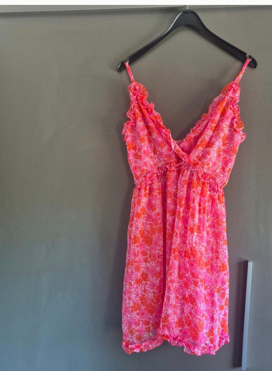 Zomerse roze/oranje bloemenjurk met ruches, Kleding | Dames, Maat 38/40 (M), Meerkleurig, Ophalen of Verzenden, Boven de knie