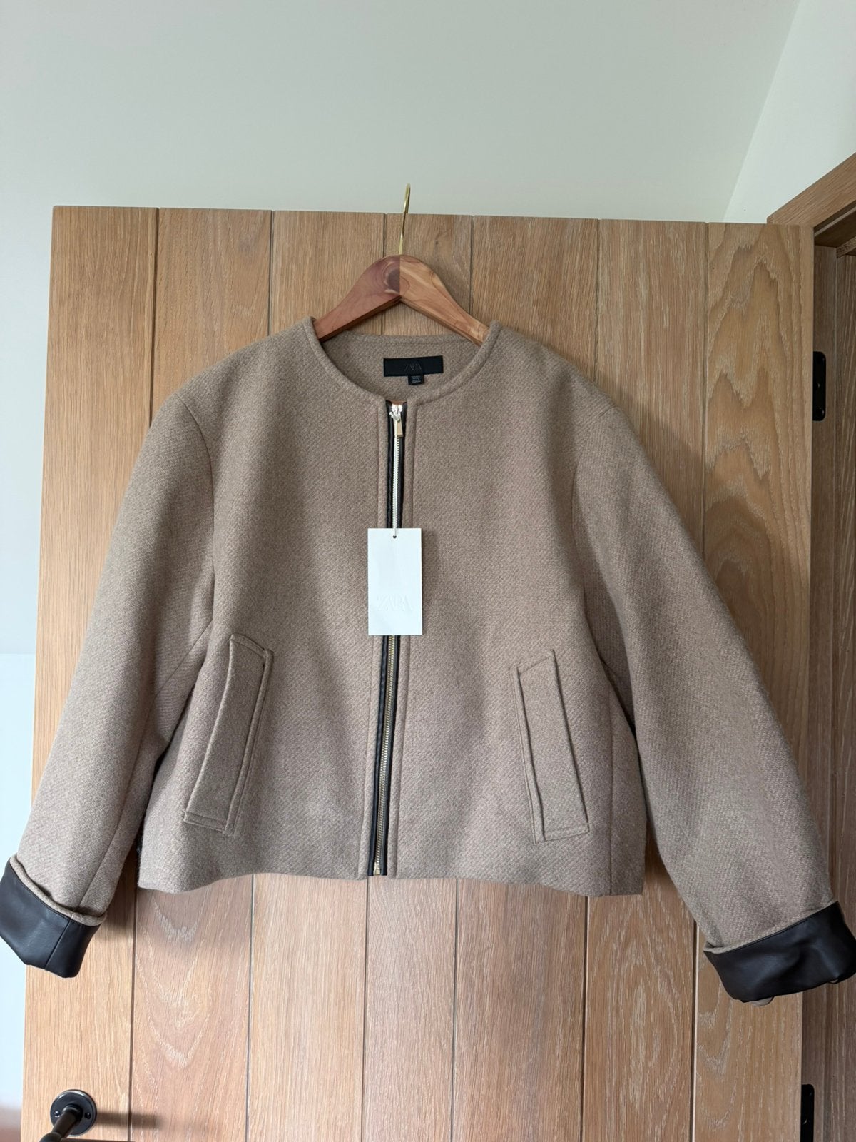 Schitterende Bomberjas Zara maat large., Beige, Maat 42/44 (L), Nieuw, Ophalen of Verzenden