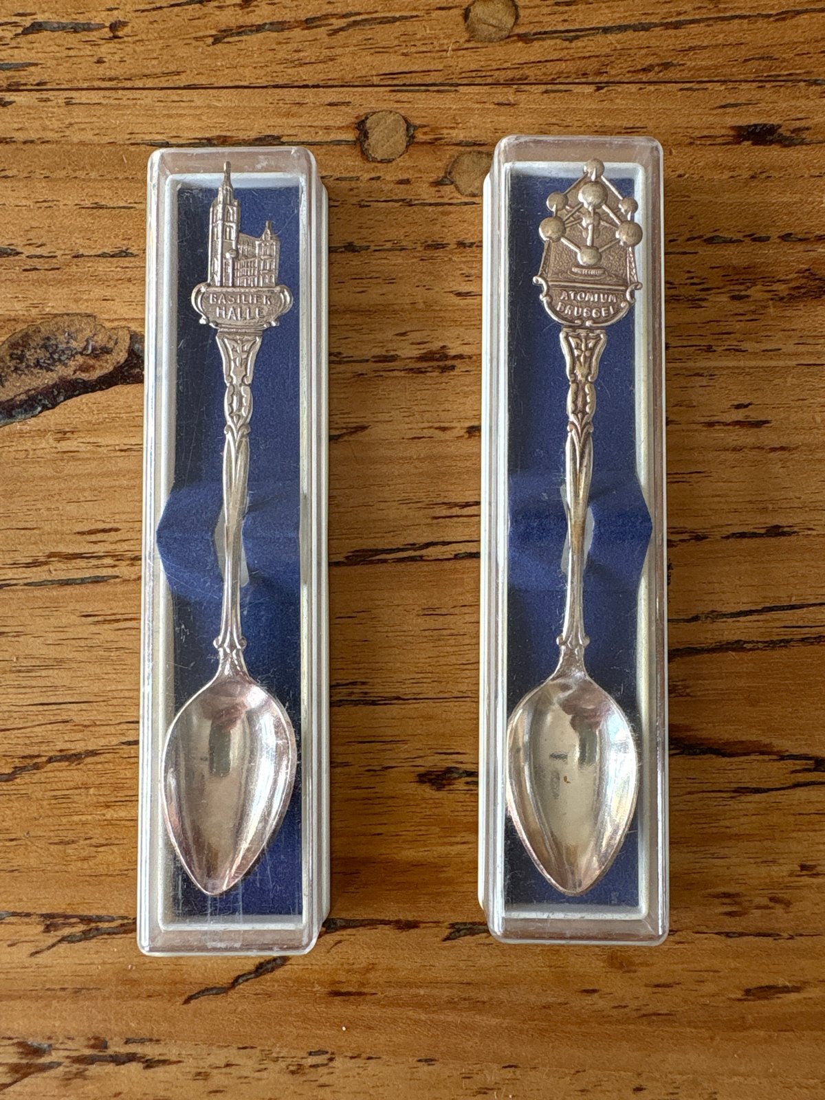 Set van 2 verzilverde souvenirlepeltjes België, Ophalen