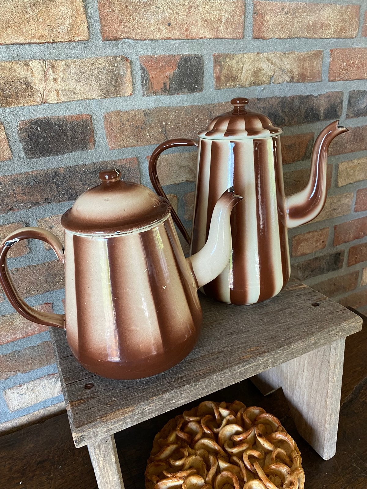 Vintage set emaille koffie en theepot, bruin gestreept, Antiek en Kunst, Ophalen of Verzenden