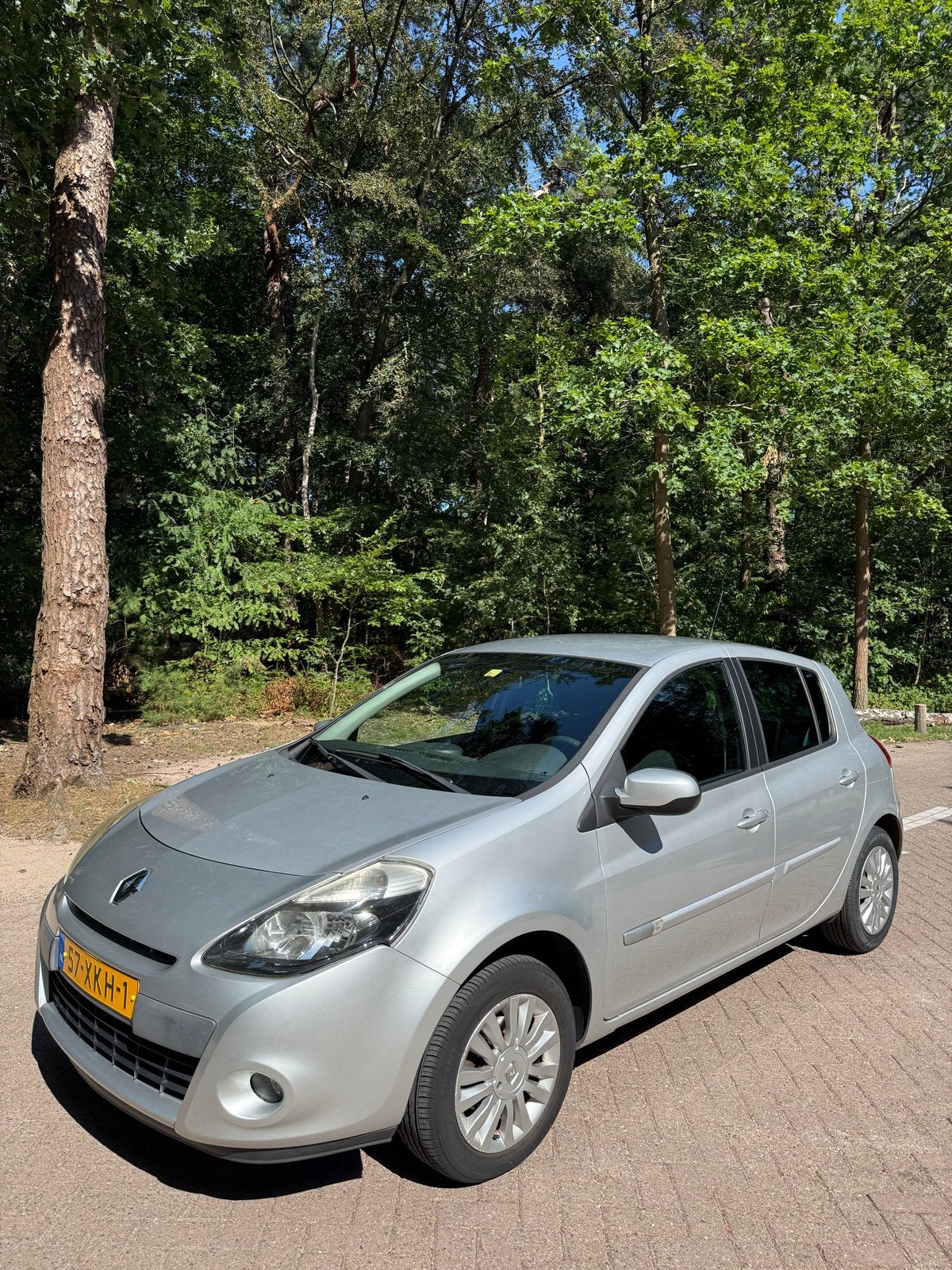 Renault Clio 1.2  2012 Grijs, Auto's, Renault, Voorwielaandrijving, 74 pk, 4 cilinders, 49 €/maand