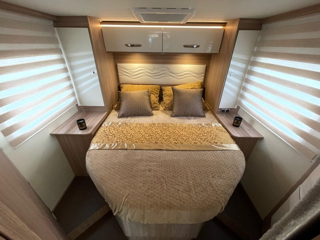 Bürstner Delfin T 732 QUEENSBED+HEFBED+FACE TO FACE, 7 tot 8 meter, Bedrijf, Bürstner, 7 tot 8 meter