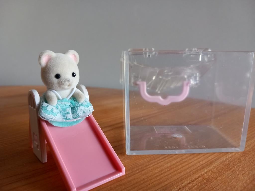 Sylvanian families baby ijsbeer/roze glijbaan/giftset, Ophalen of Verzenden, Gebruikt