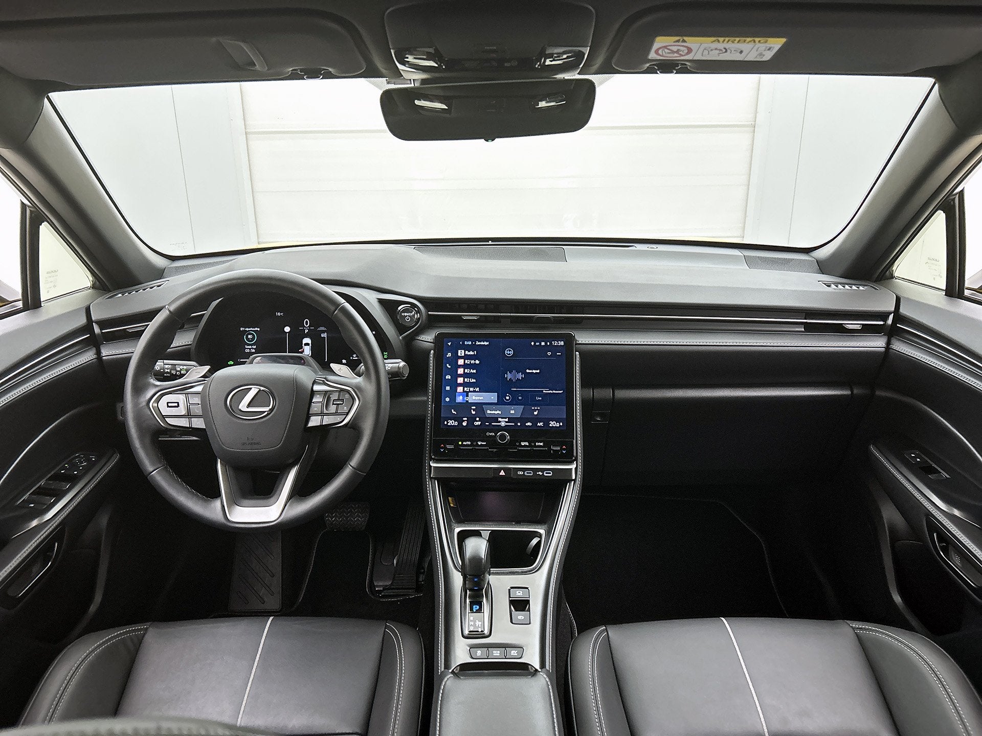 Lexus LBX Relax + Premium Pack | BTW voertuig | Stoel+stuurv, Auto's, 136 pk, Gebruikt, Bedrijf, 650 kg