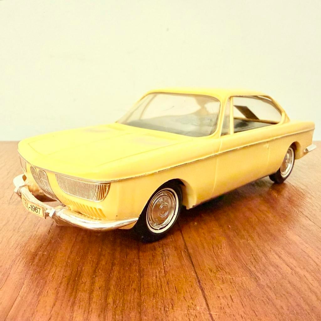 VINTAGE NOVELTY RADIO BMW 2000 CS 1967 TRANSISTOR MODELAUTO, Antiek en Kunst, Verzenden