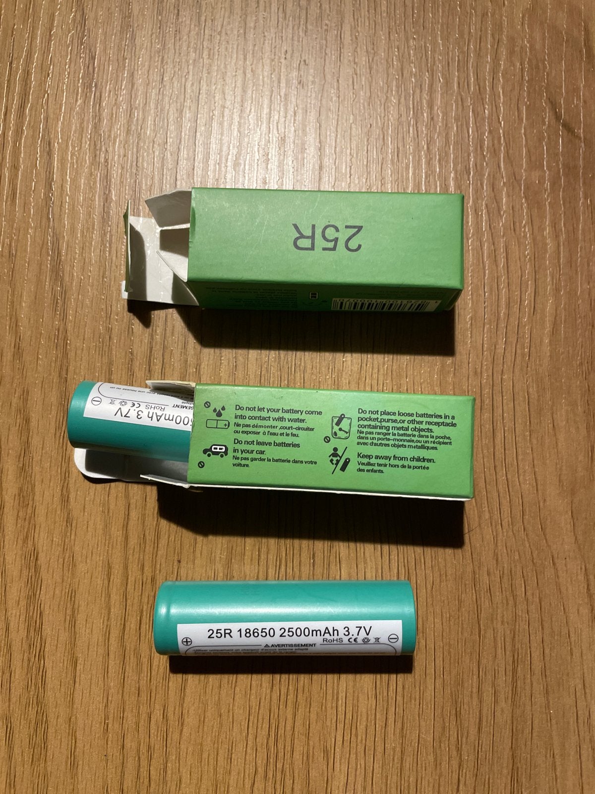 2 Nieuwe 18650 2500mAh 3.7V Batterijen, Ophalen of Verzenden, Nieuw