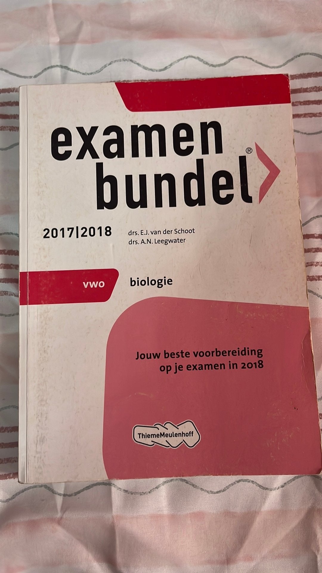J.R. van der Vecht - 2017/2018 examenbundel biologie VWO, HAVO, Zo goed als nieuw, Nederlands, J.R. van der Vecht; T.H.J. Heutmekers