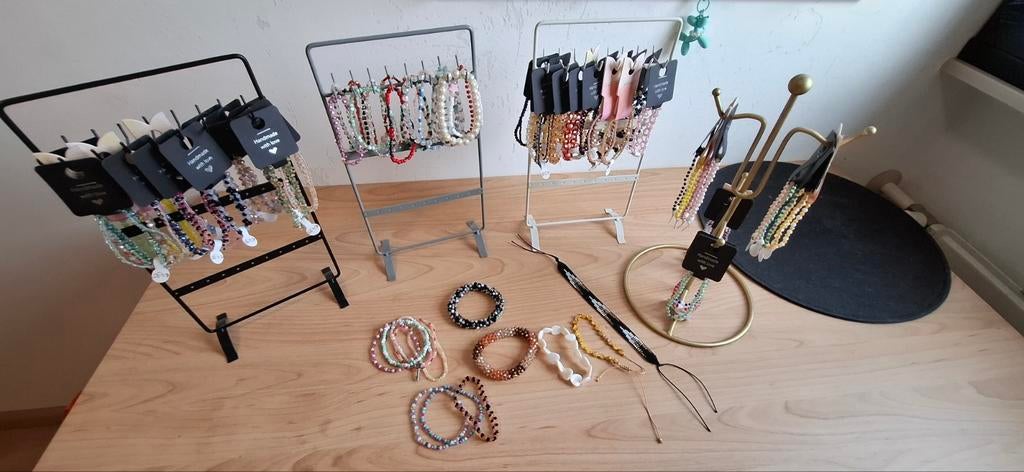 Sieraden maken armbandjes kralen winkel display verkoop, Sieraden, Tassen en Uiterlijk, Armbanden, Ophalen, Overige materialen
