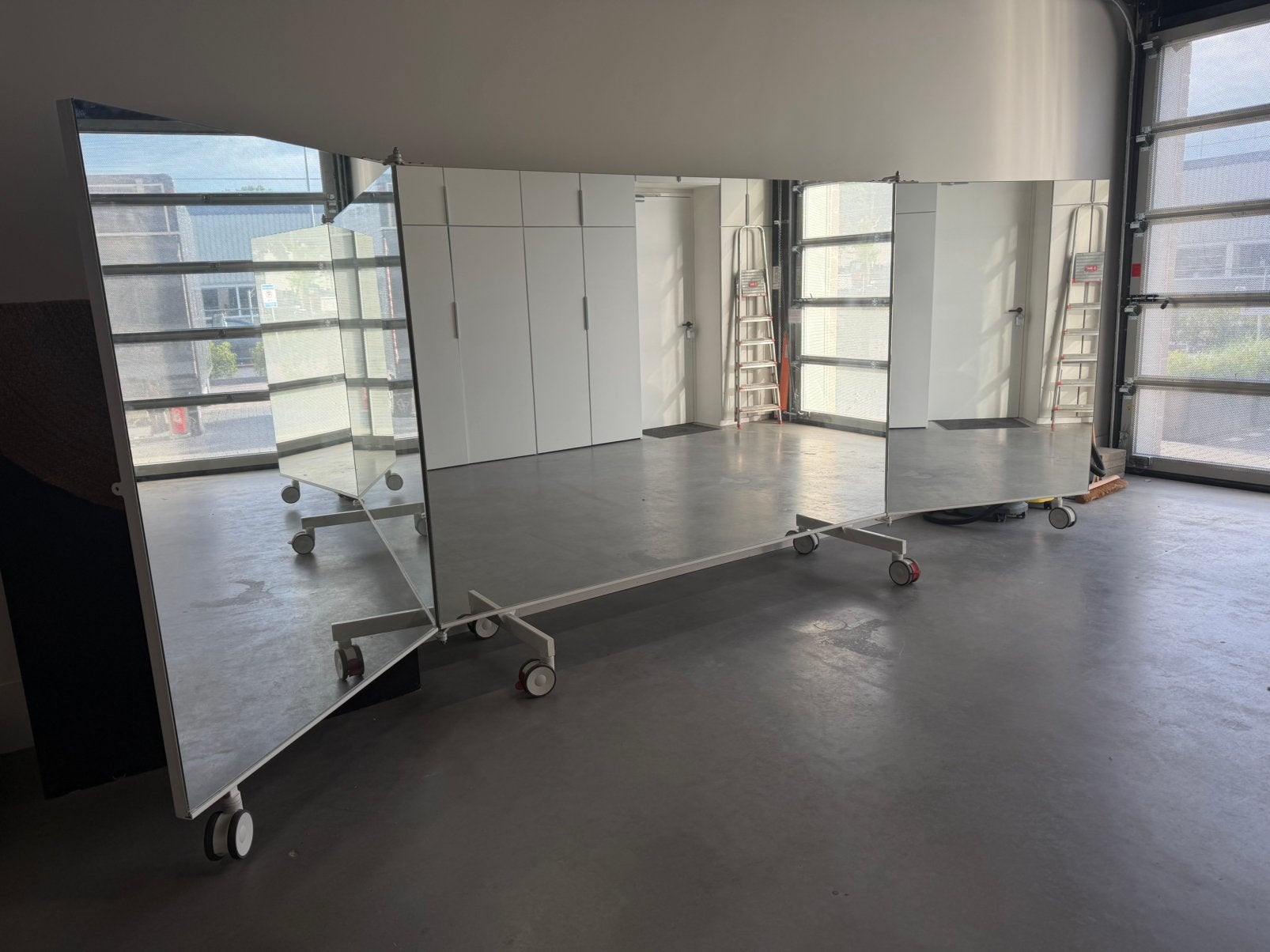 Verrijdbare spiegelwand FOSK Mirrors - 5 meter, Ophalen, Zo goed als nieuw, Overige typen
