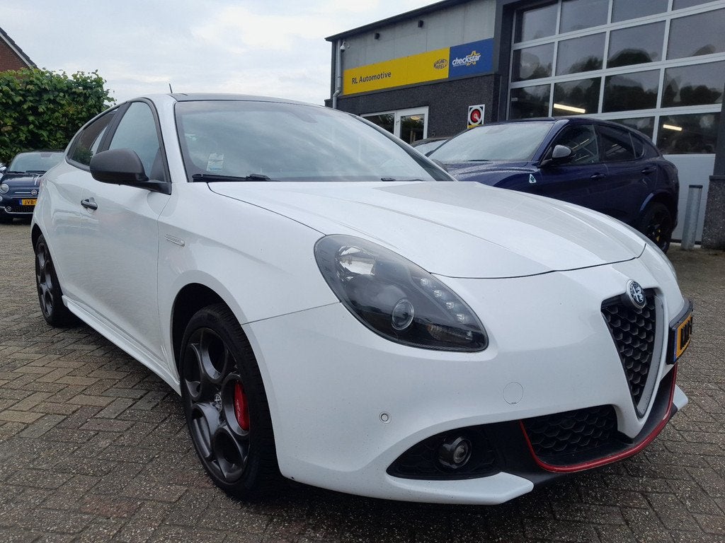 Alfa Romeo Giulietta 1.4 Turbo Super - Panorama dak - Naviga, Auto's, Euro 6, 4 cilinders, Leder en Stof, Wit