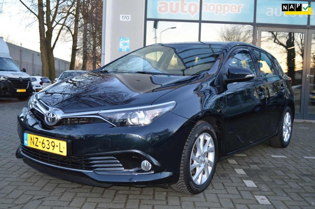 Toyota Auris 1.2T Aspiration Navi Lmv Trekhaak, 450 kg, Gebruikt, Euro 6, 4 cilinders