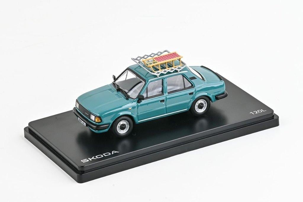 Abrex 1:43 Skoda 120L 1984 met slee, Turquoise- in vitrine