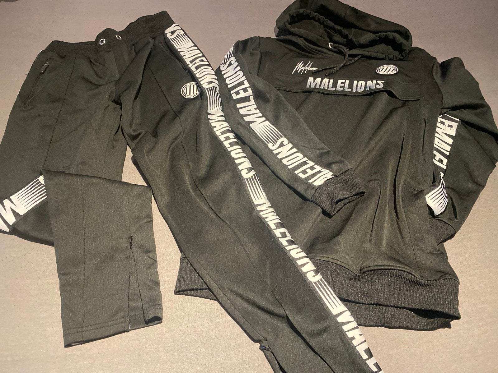 Super gaaf Malelions pak maat 16 jaar in zeer goede staat, Ophalen of Verzenden, Zo goed als nieuw, Jongen of Meisje, Setje