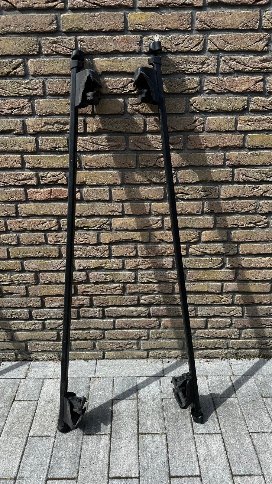 Thule dakdragers 135cm voor open dakrailing incl. sloten, Auto diversen, Ophalen, Gebruikt
