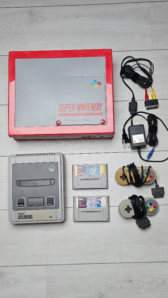 SNES + 2 controllers, Mario World, All-Stars + opberkoffer, Spelcomputers en Games, Ophalen of Verzenden, Gebruikt, Met 2 controllers
