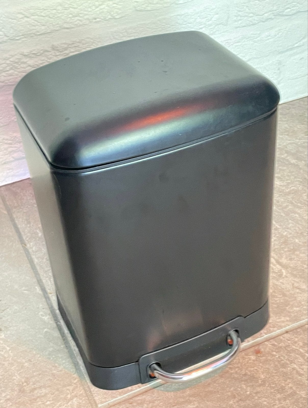 Prullenbak met pedaal - zwart - zo goed als nieuw, Huis en Inrichting, Met pedaal, 50 tot 75 cm, Ophalen of Verzenden, Zo goed als nieuw