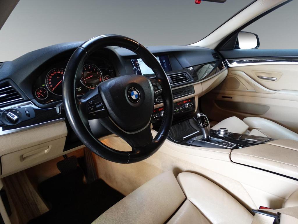 BMW 5-serie Touring 523i High Executive, Achterwielaandrijving, Gebruikt, Beige, 2000 kg