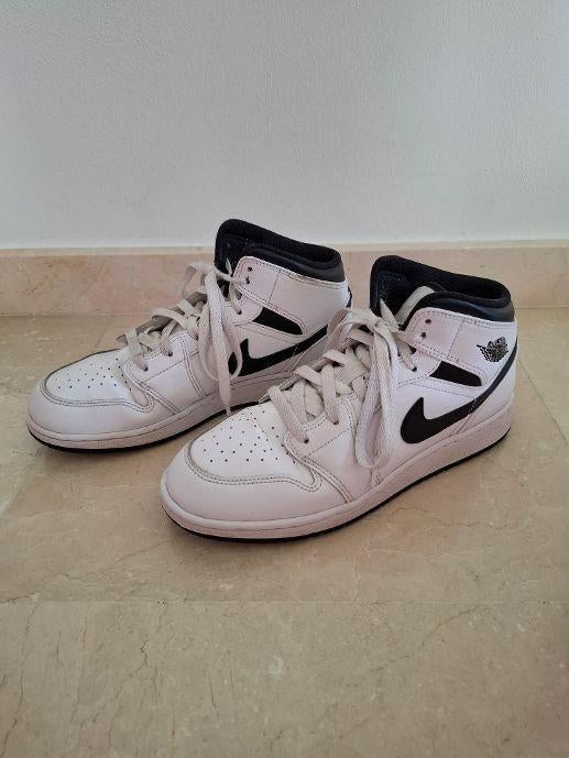 Nike Air Jordan 1 Mid, Kinderen en Baby's, Kinderkleding | Schoenen en Sokken, Jongen of Meisje, Schoenen, Ophalen of Verzenden