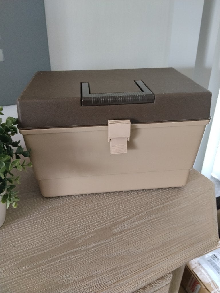 Vintage grote naaidoos, Hobby en Vrije tijd, Naaien en Fournituren, Ophalen of Verzenden, Zo goed als nieuw