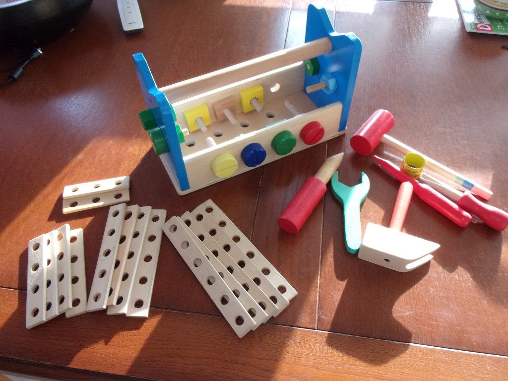 Houten GEREEDSCHAPSKIST tevens WERKBANK+Montagemateriaal, Kinderen en Baby's, Speelgoed | Houten speelgoed, Ophalen of Verzenden