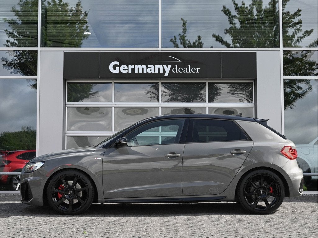Audi A1 Sportback 40TFSI 200PK Edition #1 Black optic M-LED, Auto's, Audi, Stof, 4 cilinders, Bedrijf, Grijs