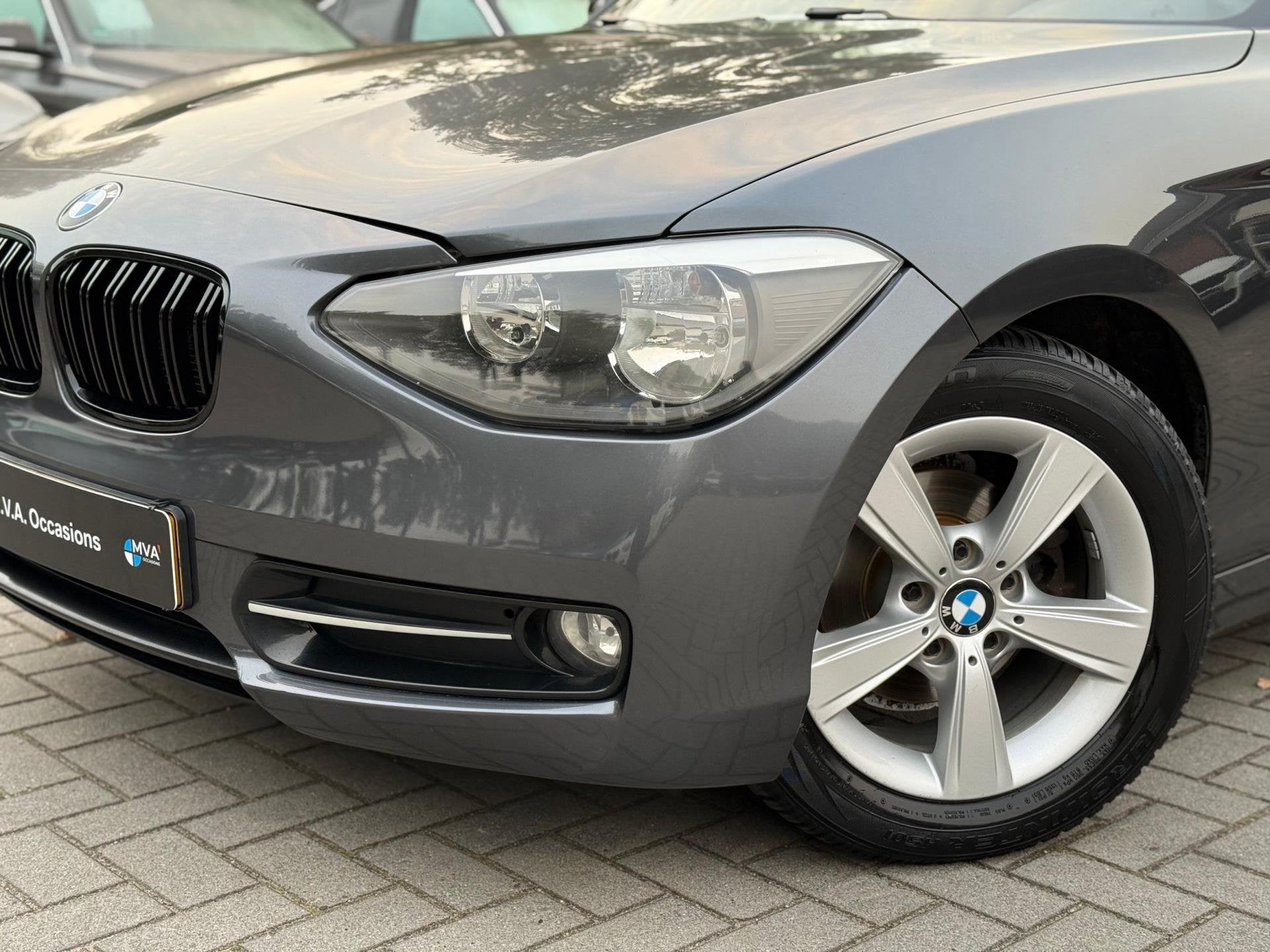 BMW 1-serie 116i Business+ Sport|Nieuwe Ketting + Klepseals|, Auto's, 1-Serie, Euro 5, Gebruikt, Zwart