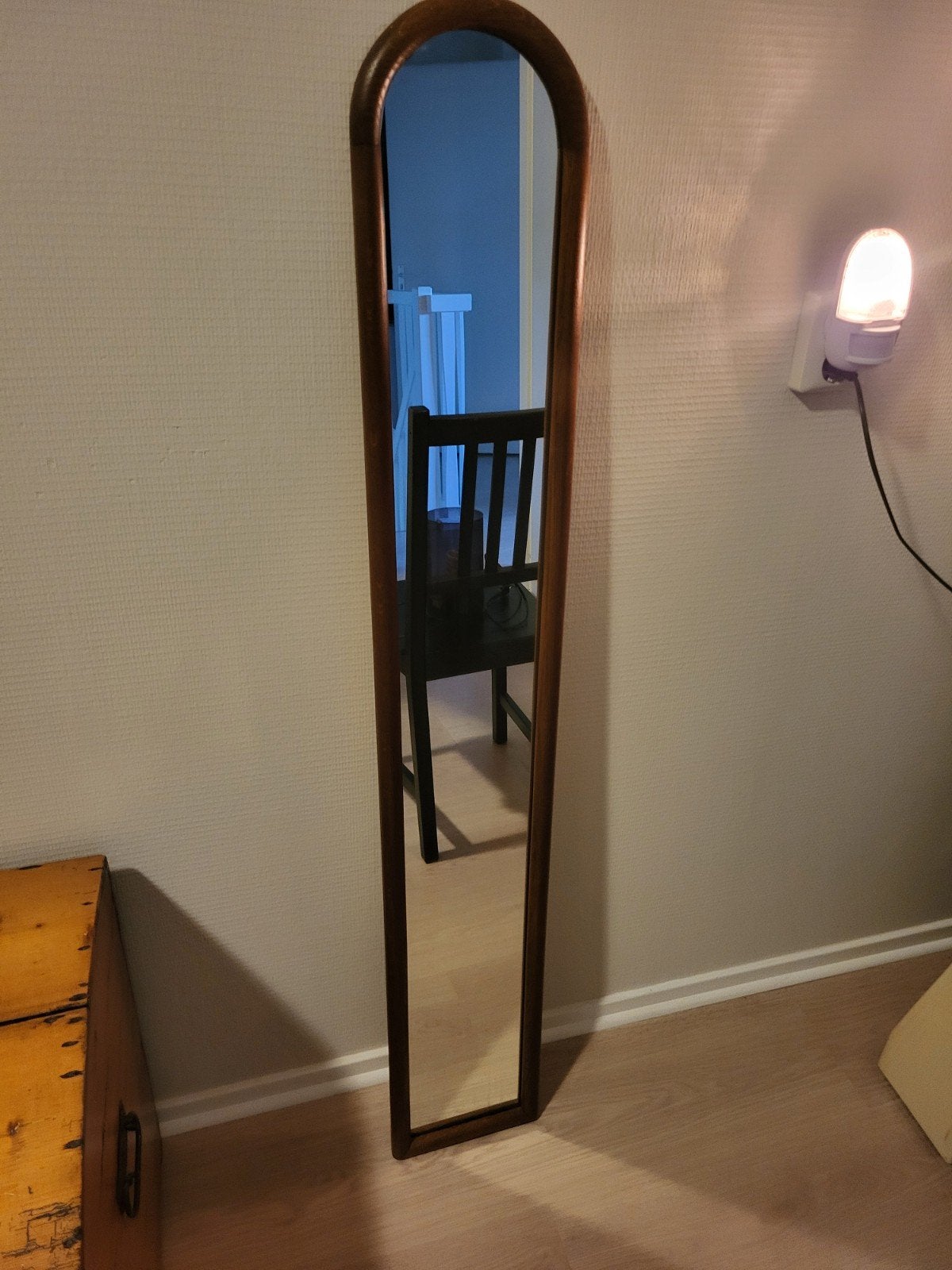 Vintage spiegel met houten lijst - lang en smal, Huis en Inrichting, Ophalen, Minder dan 50 cm, Gebruikt, 100 tot 150 cm