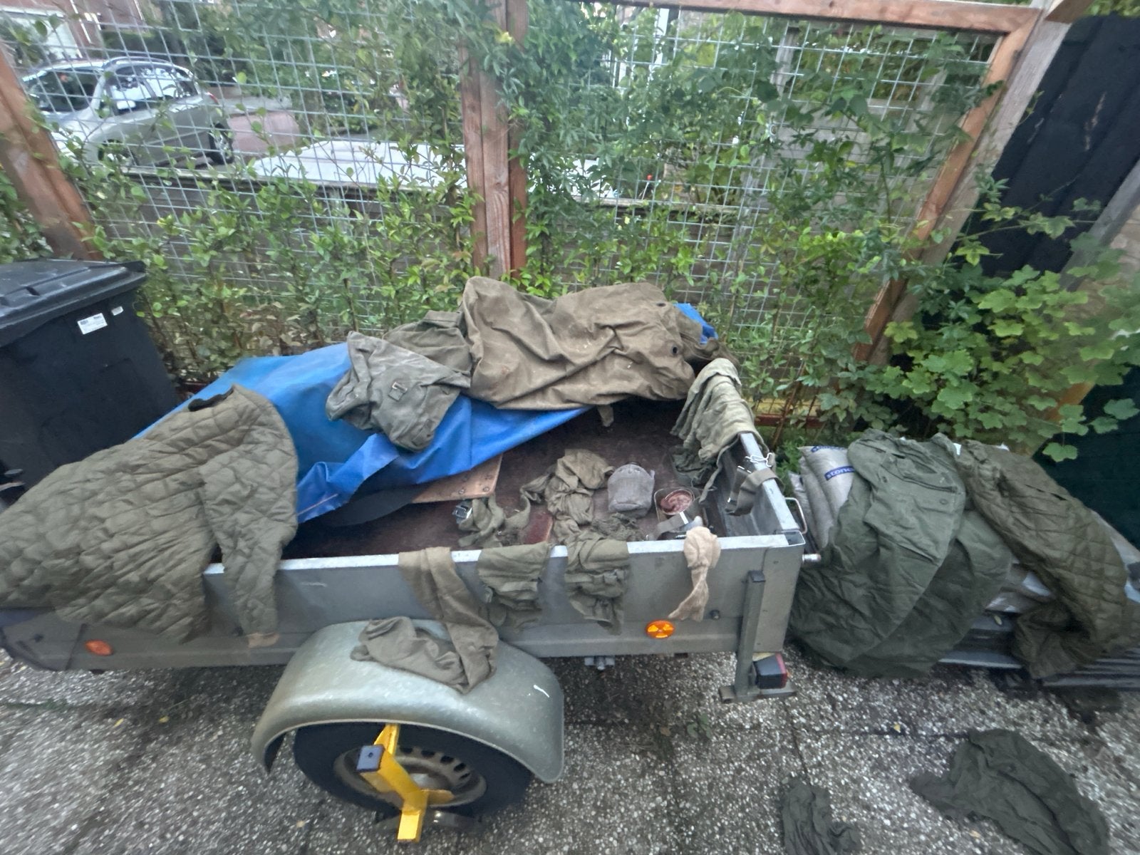 Militaria collectie: Kleding, veldfles, kookset en meer, Ophalen of Verzenden, Landmacht, Overige gebieden, Kleding of Schoenen