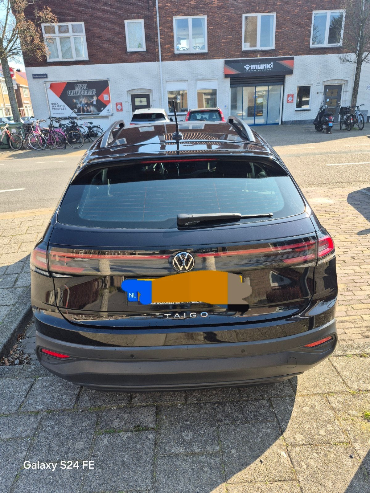 VW TAIGO, Auto's, Volkswagen, Stof, Zwart, Handgeschakeld, Dealer onderhouden