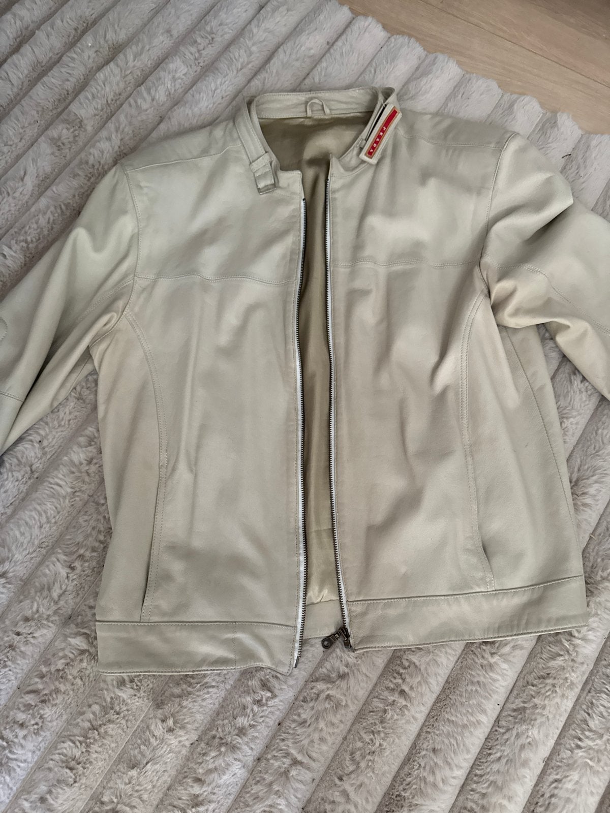 Prada Leren Jas - Crèmekleurig, Ophalen of Verzenden, Zo goed als nieuw, Maat 38/40 (M), Beige