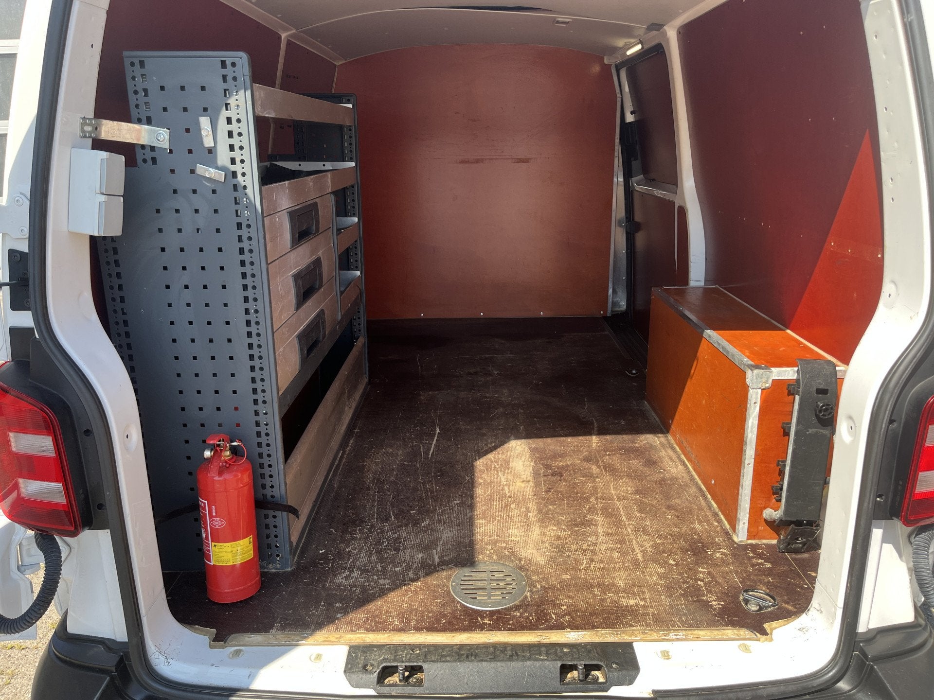 Volkswagen Transporter 2.0 TDI L2H1 102pk Omvormer kastinric, Auto's, Bestelauto's, Voorwielaandrijving, Stof, Gebruikt, 4 cilinders