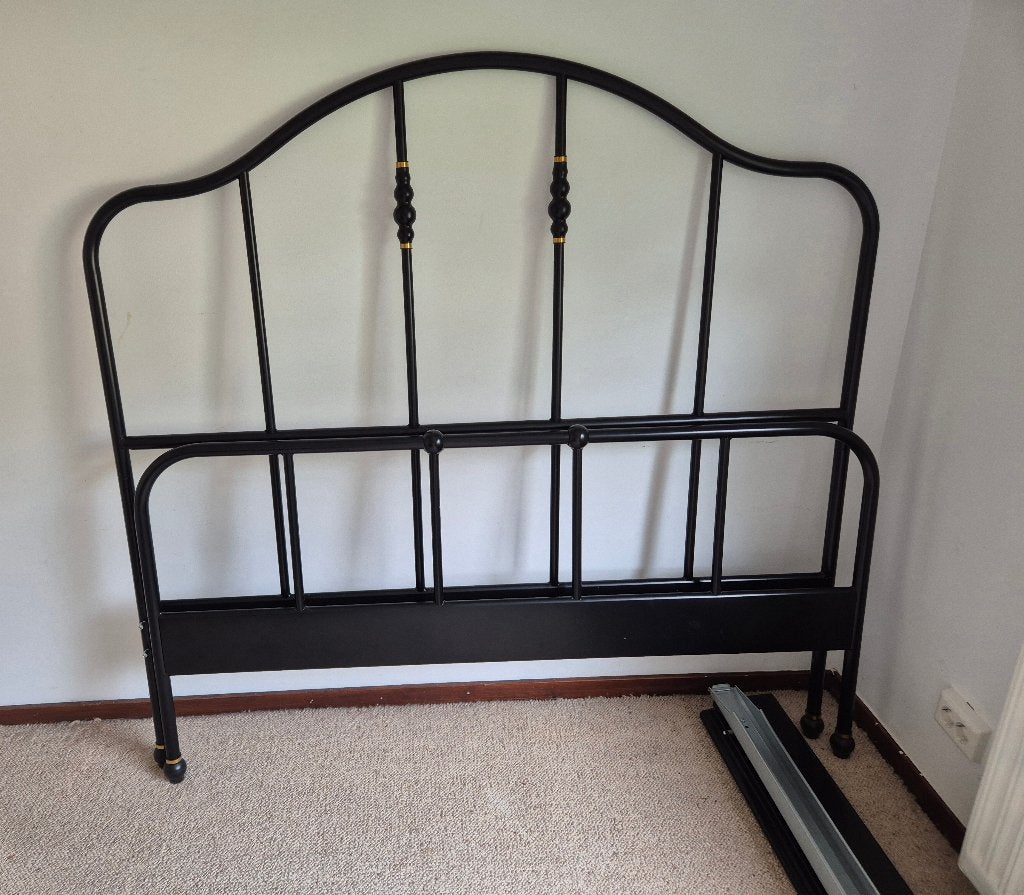 Zwart metalen tweepersoonsbed frame Sagstua Ikea, Huis en Inrichting, Zwart, Zo goed als nieuw, 200 cm, Metaal