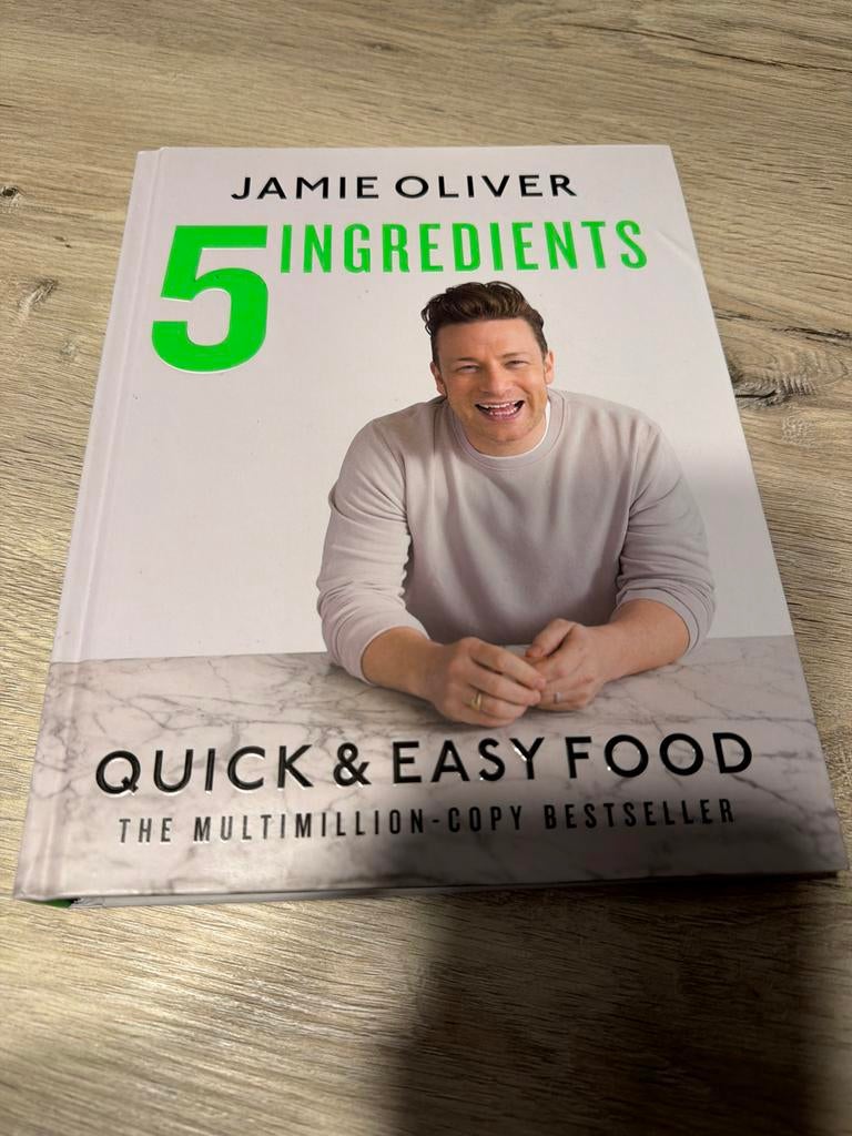 Jamie Oliver 5 Ingredients Quick & Easy Food Kookboek, Hoofdgerechten, Ophalen of Verzenden, Zo goed als nieuw, Gezond koken