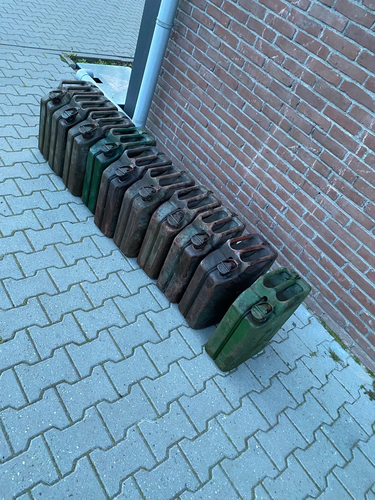 20 liter jerrycans - brandstof of vloeistoffen, Auto diversen, Overige Auto diversen, Ophalen