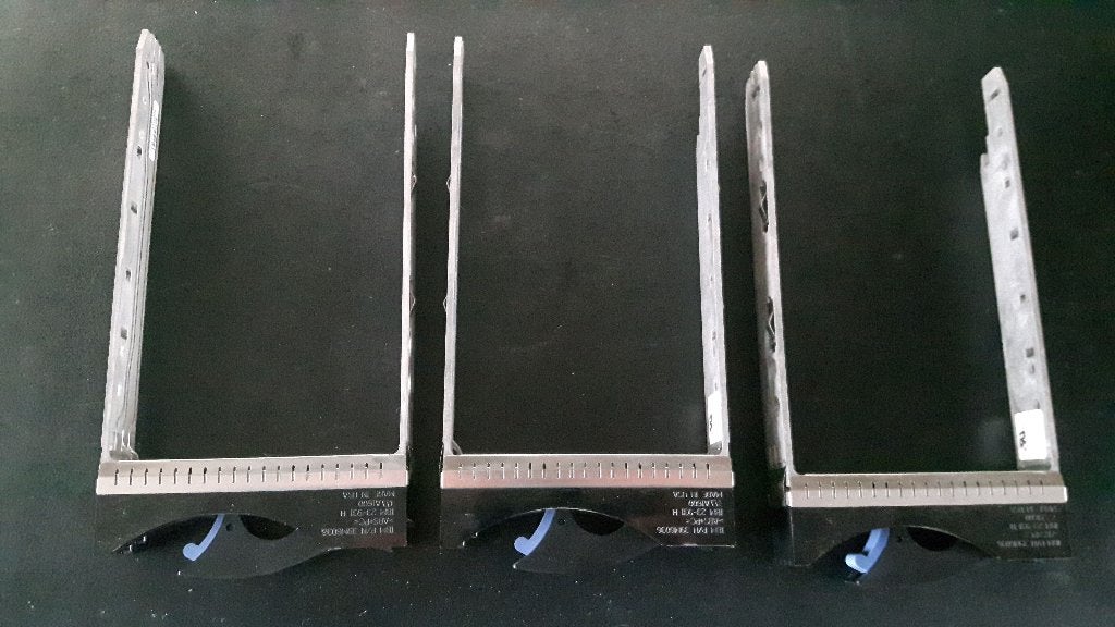 3 X IBM Harddiskcage voor SAS / SATA disken PN 30M6036 8-6, Computers en Software, Harde schijven, Ophalen of Verzenden, Zo goed als nieuw