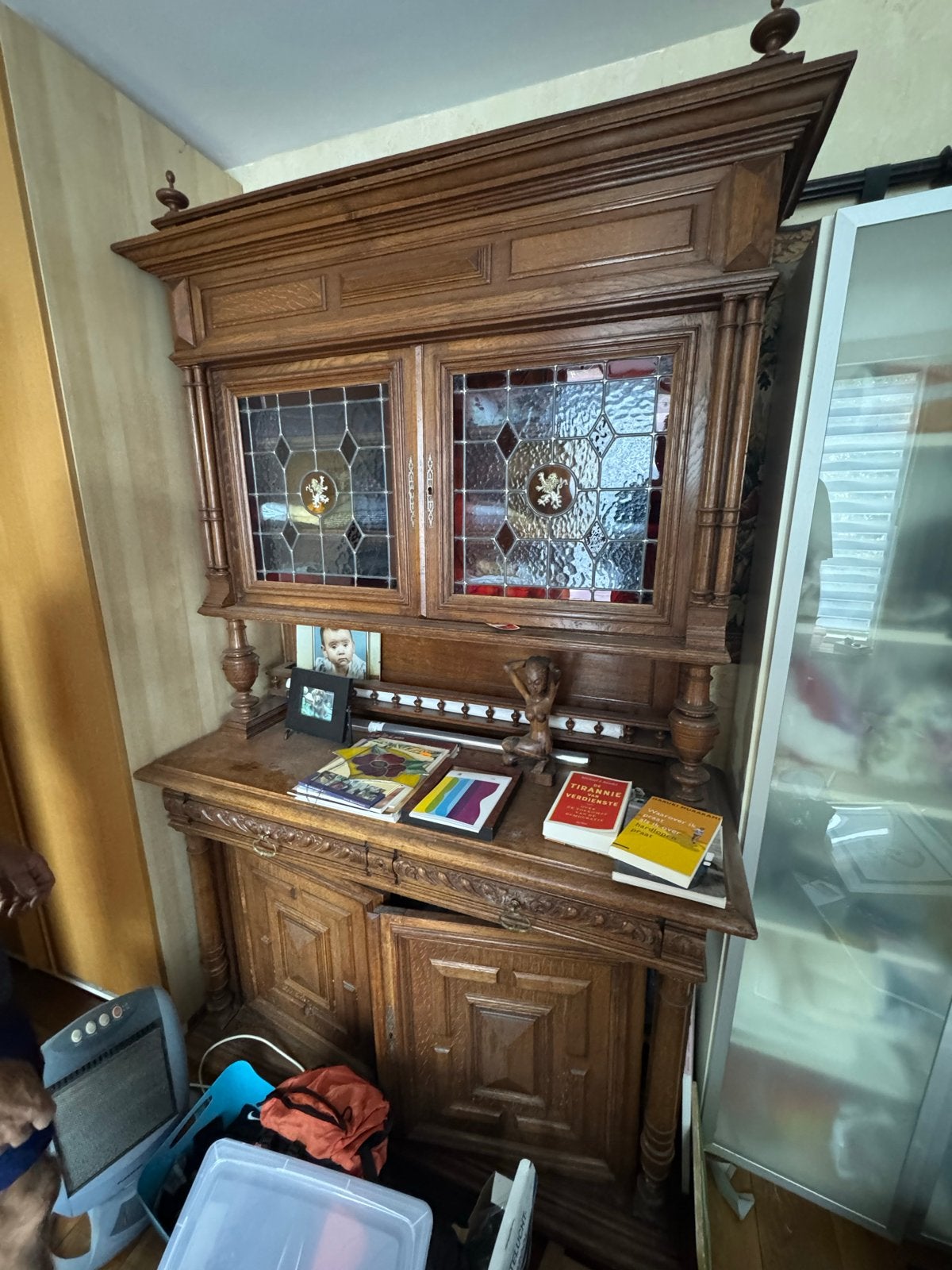 Antieke Mechelse Buffetkast met Glas in Lood, Antiek en Kunst, Antiek | Meubels | Kasten, Ophalen