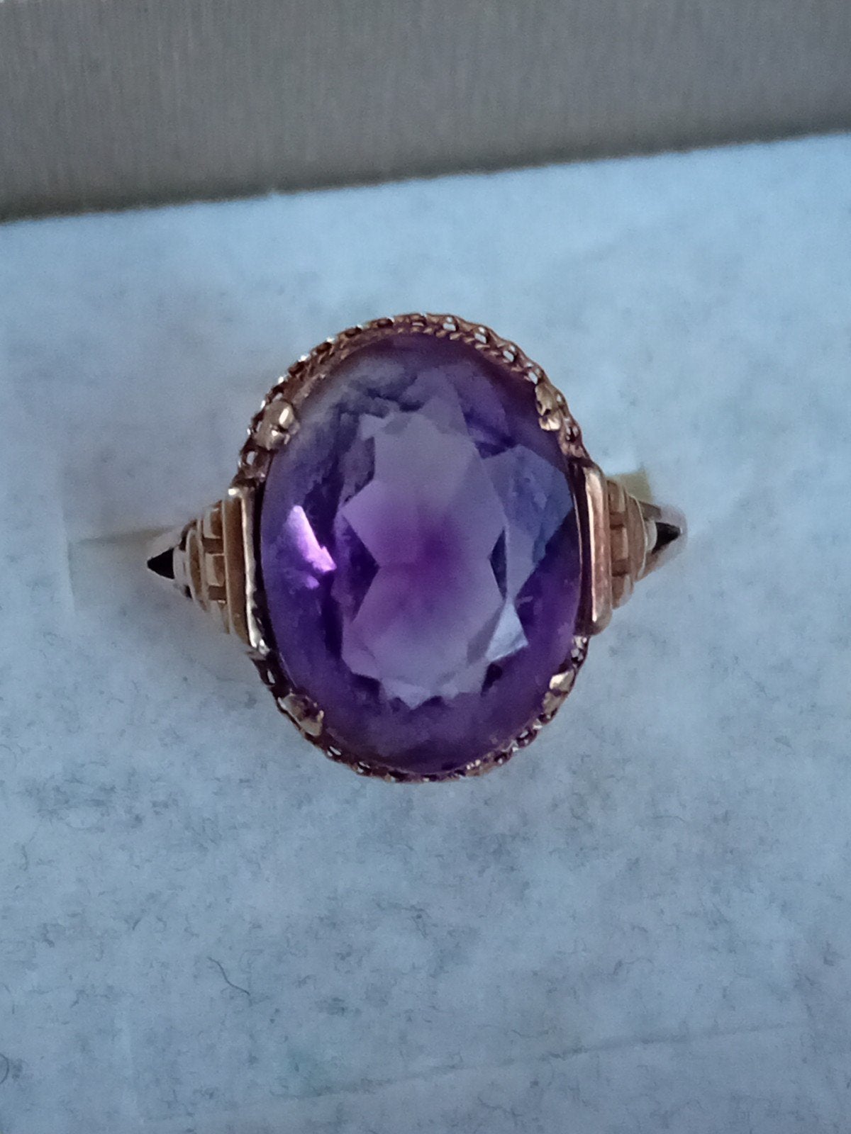 Antieke gouden ring met grote facetgeslepen amethist, Ophalen of Verzenden, Goud, Ring, Met edelsteen